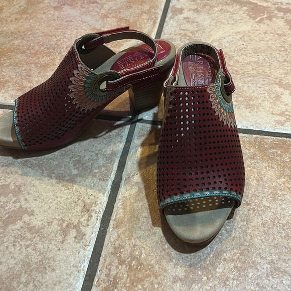 L'ARTISTE Red and Tan Mules with Perforated Design, Size 36, EUC - Picture 5 of 10